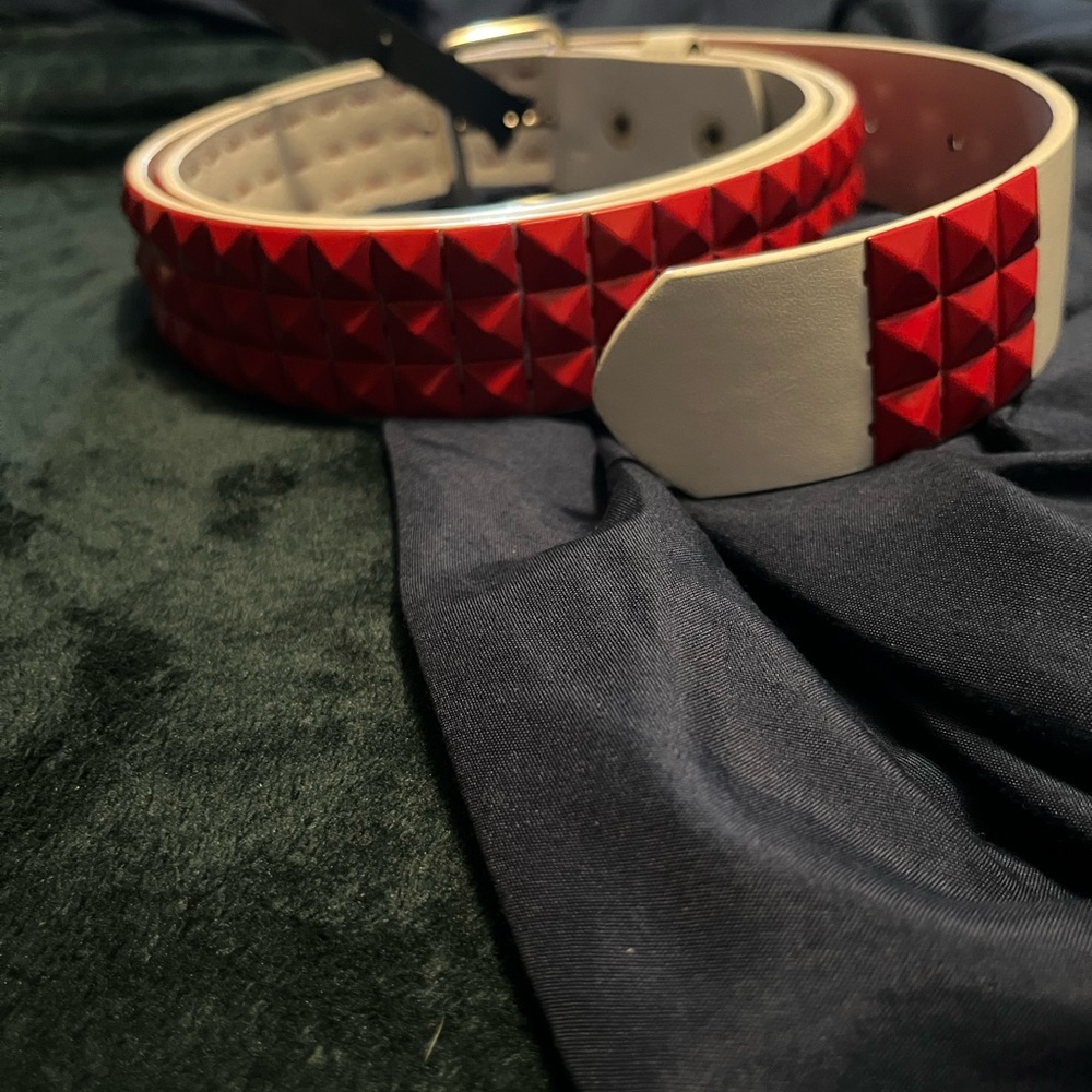 New XL 36-40” 3 Row Pyramid Stud White/Red Belt Unisex